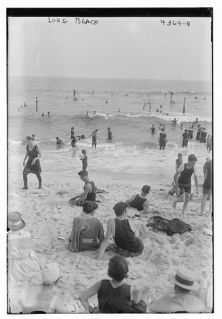 Illustration for article titled Vintage Beach